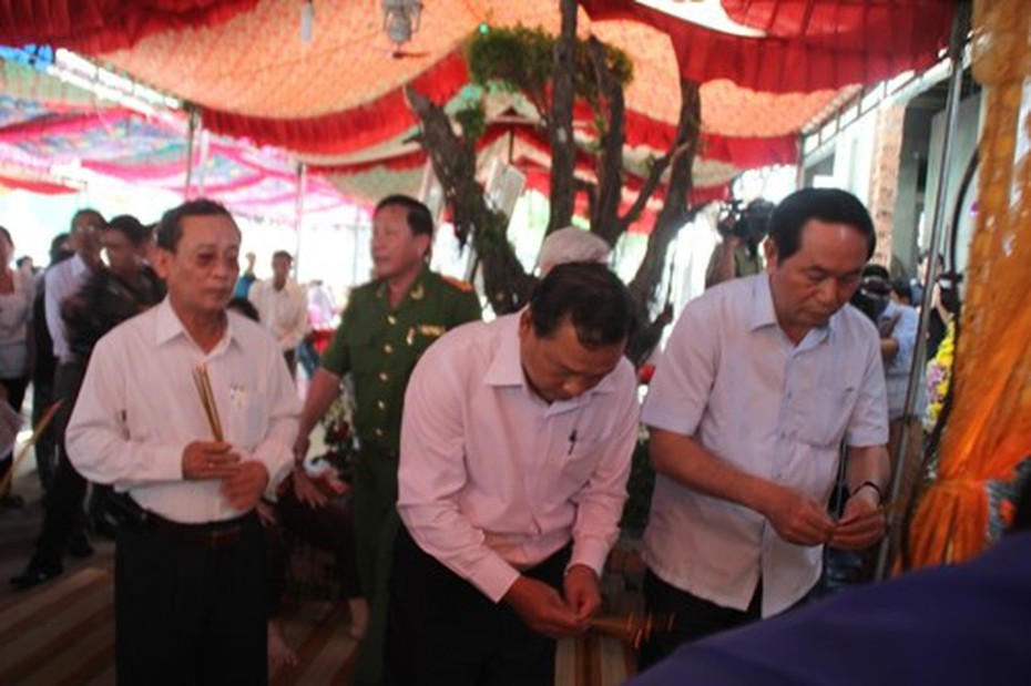 Thảm sát Bình Phước: Đại tướng Trần Đại Quang thăm hỏi nhà nạn nhân