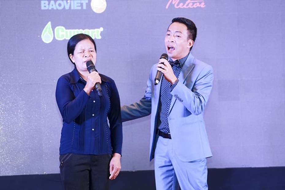 Nhạc sĩ Lê Minh Sơn bật khóc khi nghe ca sĩ khiếm thị hát ‘Noọng ơi’