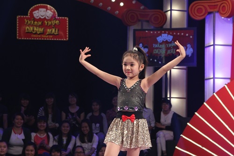 Thách thức danh hài tập cuối: Việt Hương nói 'yêu' thí sinh