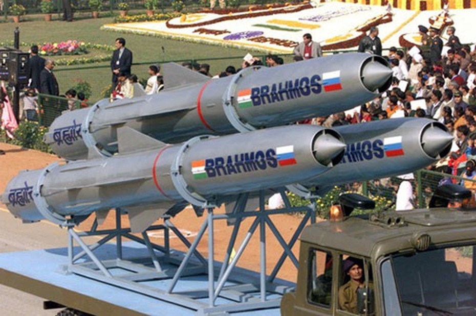 Việt Nam là nước đầu tiên mua tên lửa BrahMos của Ấn Độ?