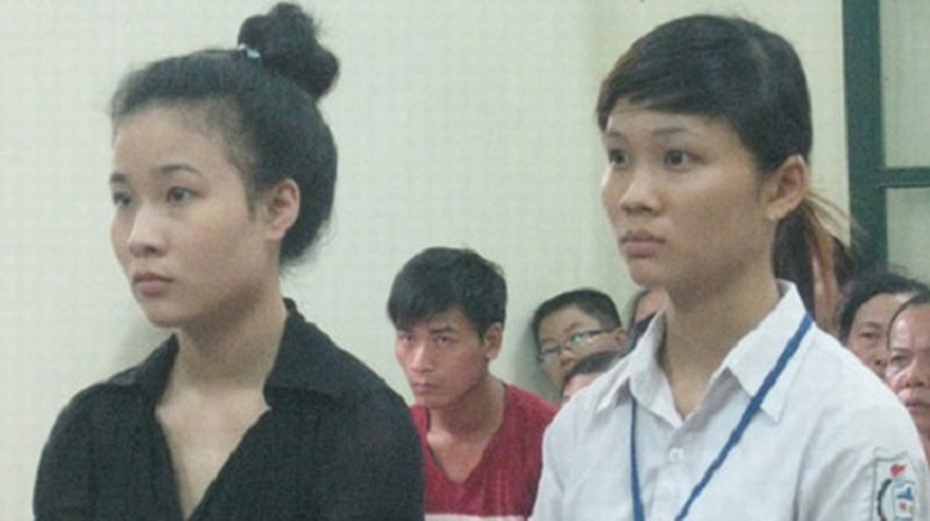 Mâu thuẫn ái tình, nữ sinh tán mạng dưới tay 'hot girl'