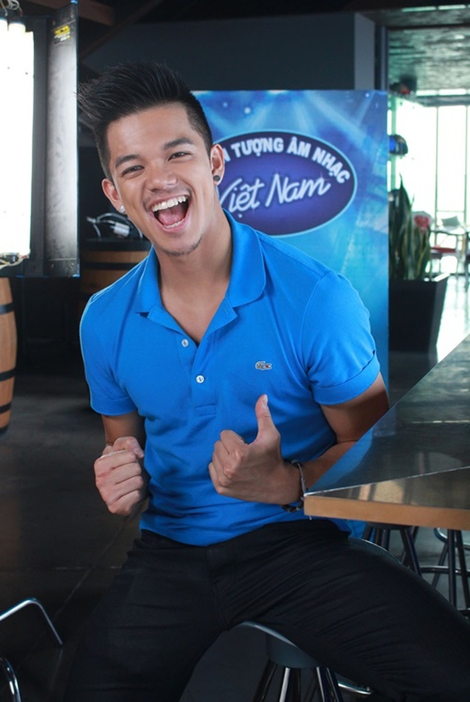 Chung kết Vietnam Idol 2015: Bích Ngọc và Trọng Hiếu làm 'tạp vụ'