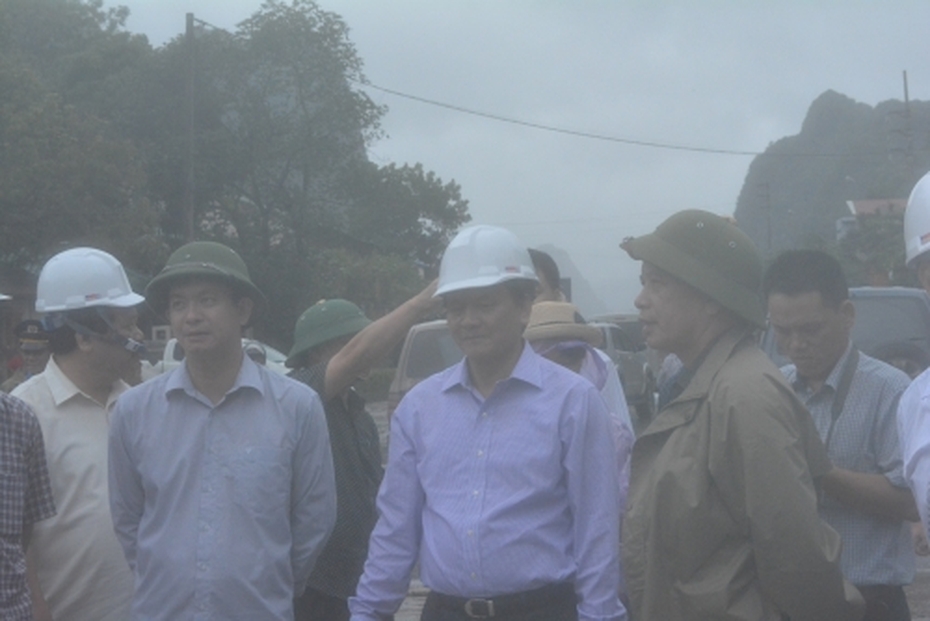 Mưa lũ tại Quảng Ninh: Tràn xăng dầu tại cây xăng Đèo Bụt