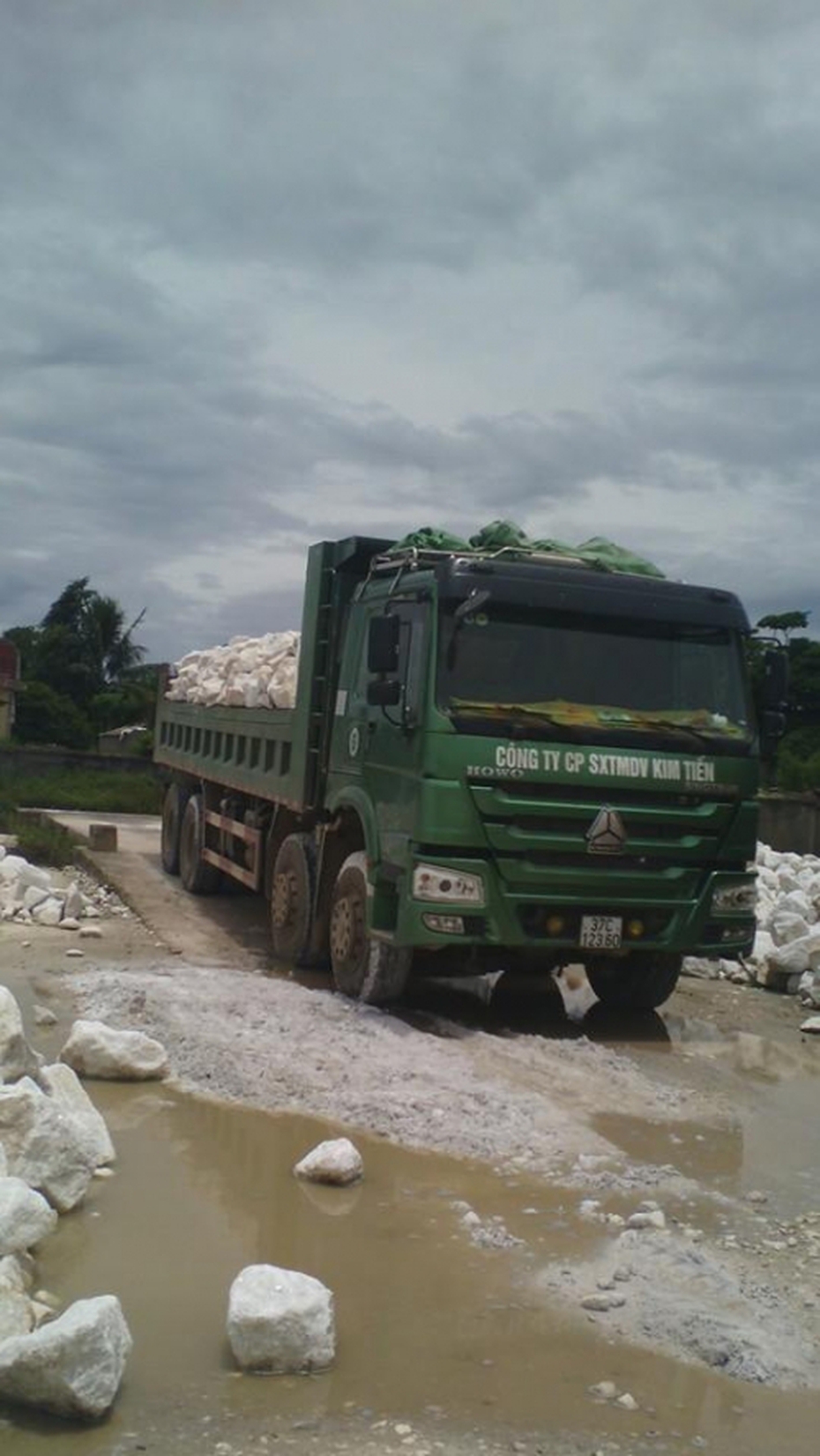 Nghệ An: Có hay không việc doanh nghiệp tiếp tay cho xe quá tải?