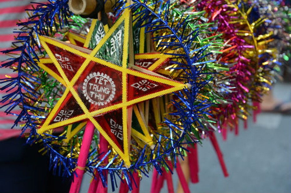 Tết Trung thu 2015: Phố Hàng Mã rực rỡ đèn lồng in hình biển đảo