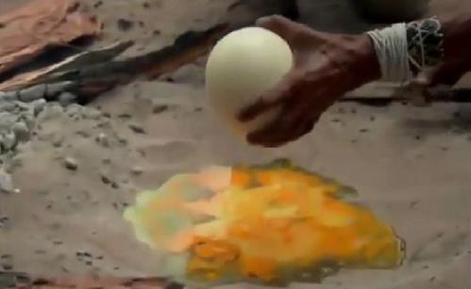 Video: Kỳ lạ món trứng chiên không cần chảo của thổ dân Châu Phi