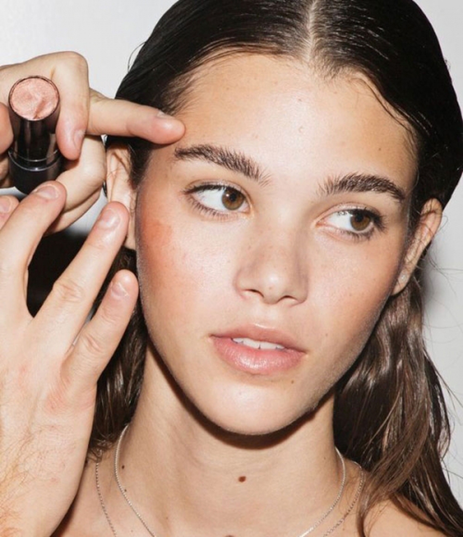 5 mẹo hay giúp quý cô giữ phấn má hồng không trôi suốt cả ngày