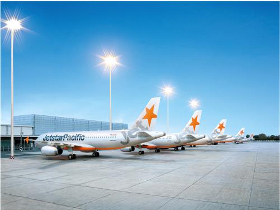 Đình chỉ công tác tài xế xe thang quệt máy bay hãng jetstar