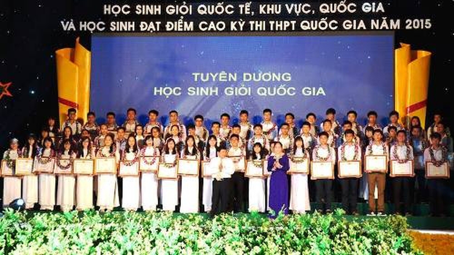 Nghệ An: Vinh danh học sinh giỏi trên quê hương chủ tịch Hồ Chí Minh