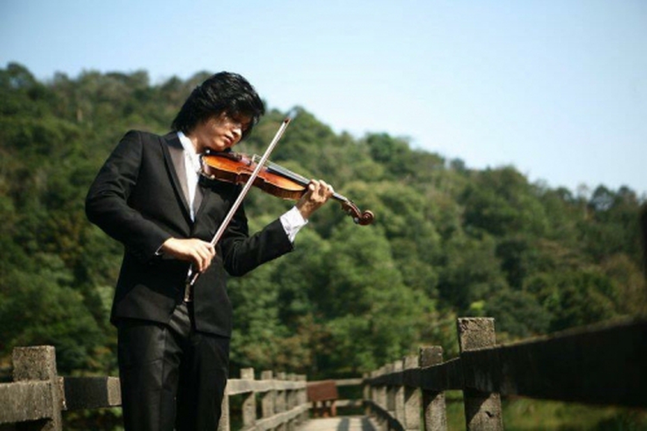Nghệ sĩ Violin Anh Tú: ‘Mong tiếng đàn xóa tan băng giá’