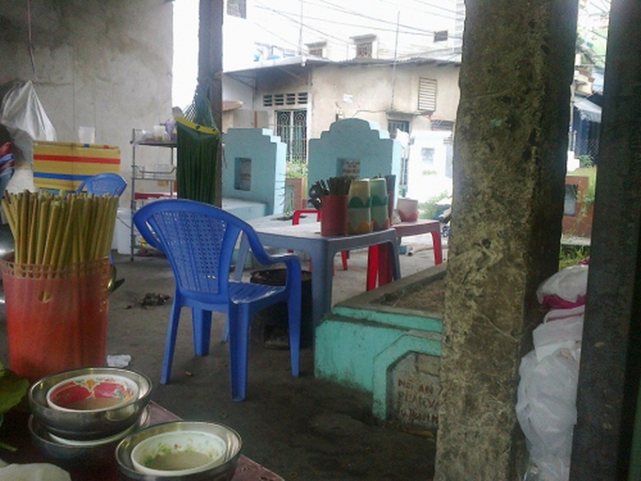 Kì lạ quán “Lẩu bò nghĩa địa” ở Sài thành