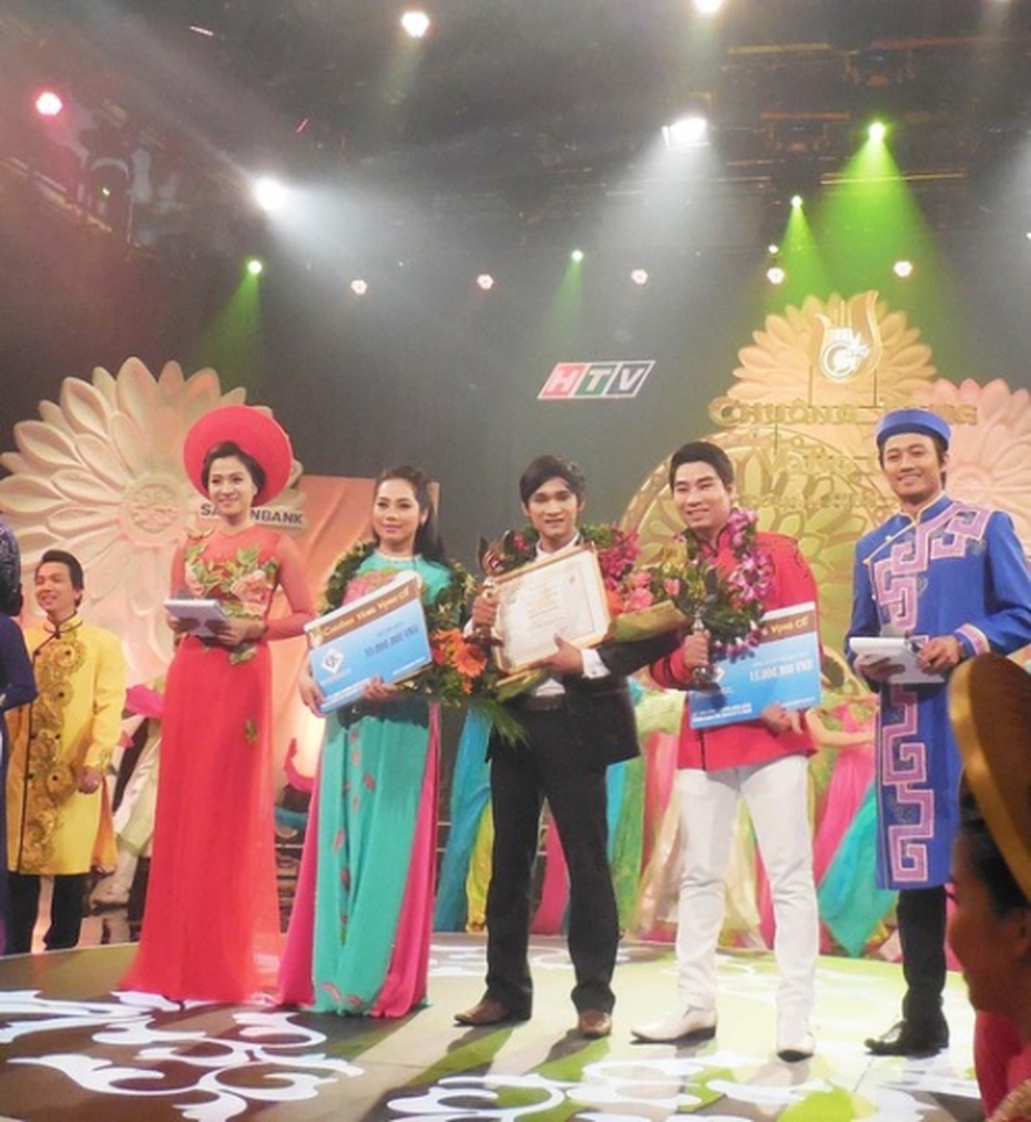 Chung kết Chuông vàng vọng cổ 2015: Nguyễn Thanh Toàn đoạt quán quân