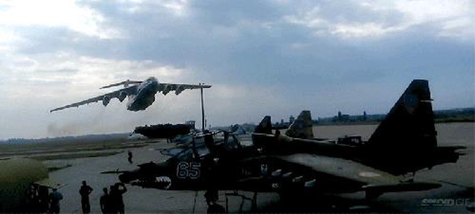 'Bò mộng' Ilyushin Il-76 bay sát đầu người cực nguy hiểm tại Ukraine
