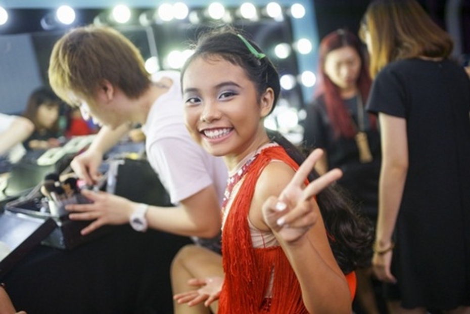 Gương mặt thân quen nhí 2015 tập 1: Phương Mỹ Chi hóa Jennifer Lopez