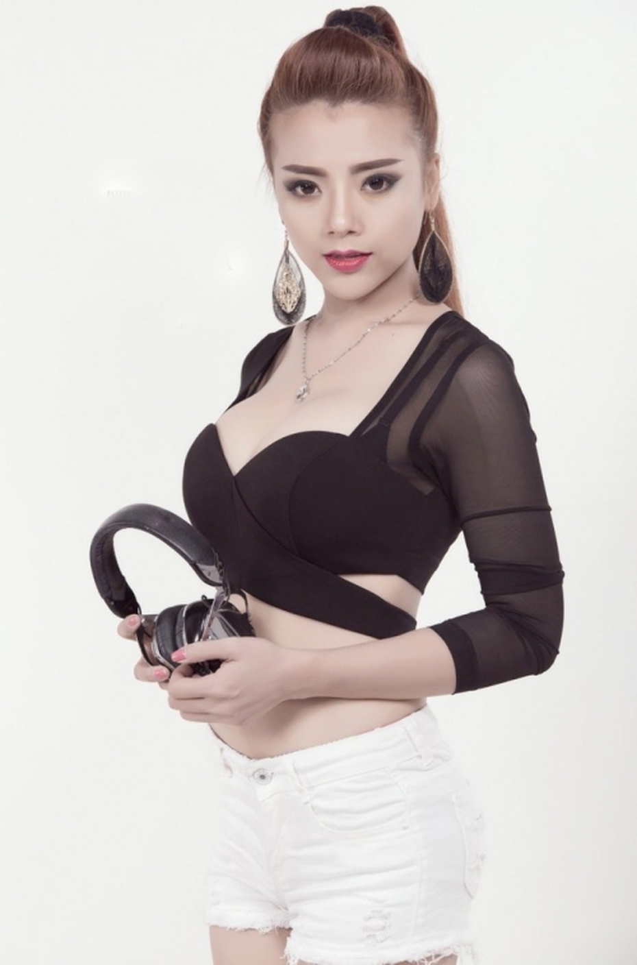 Cuộc đời cơ cực của nữ DJ Việt 'ngực khủng' từng gây sốt trên 9GAG