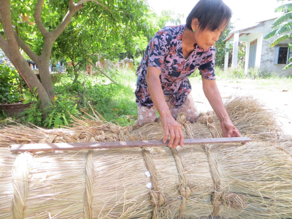 Đà Nẵng: Làng chiếu Cẩm Nê cổ truyền chỉ còn 2 người 'bám nghề'
