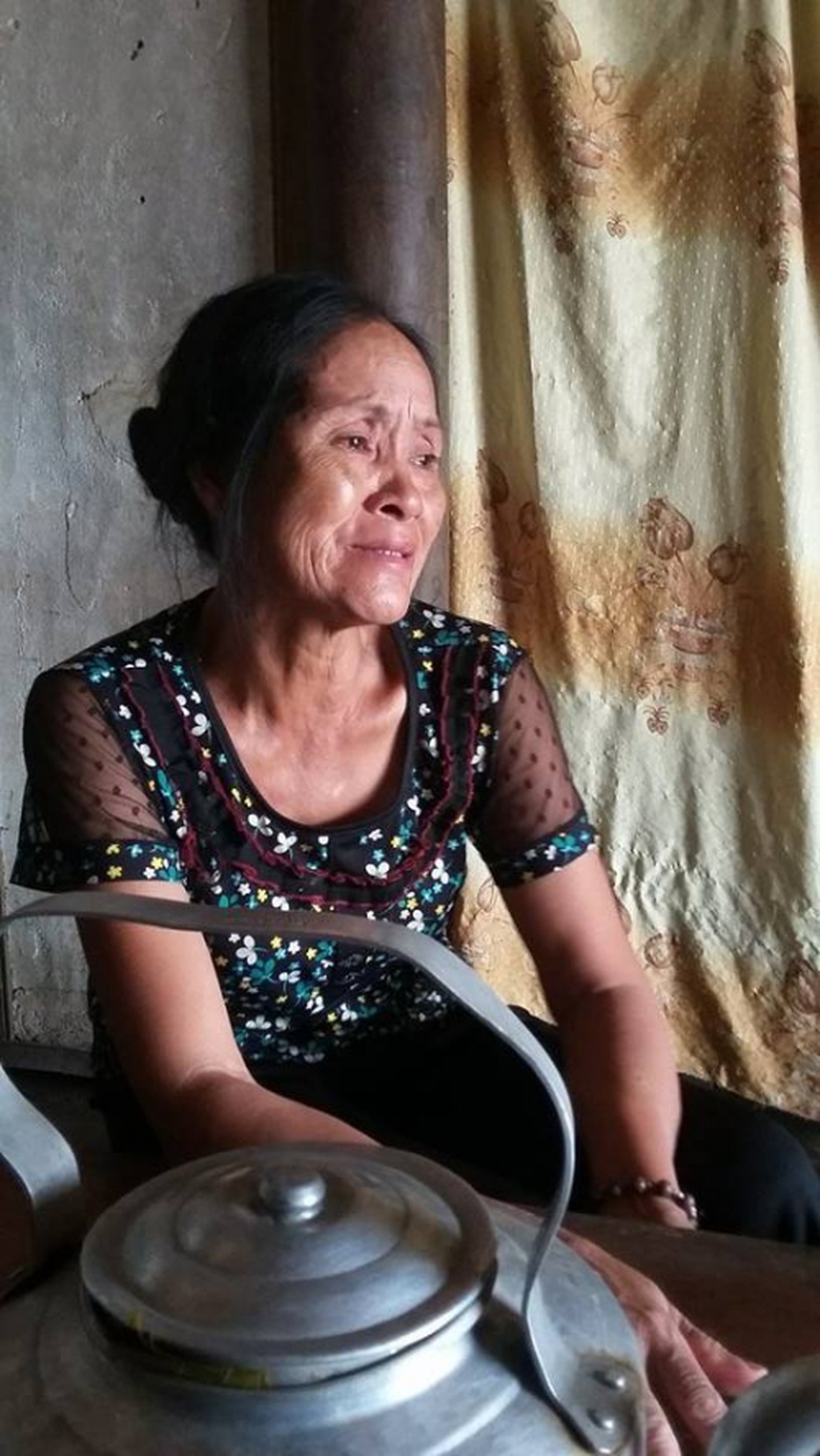 Dây xích sắt, khóa đồng lạnh lẽo trói cuộc đời chàng trai điên dại