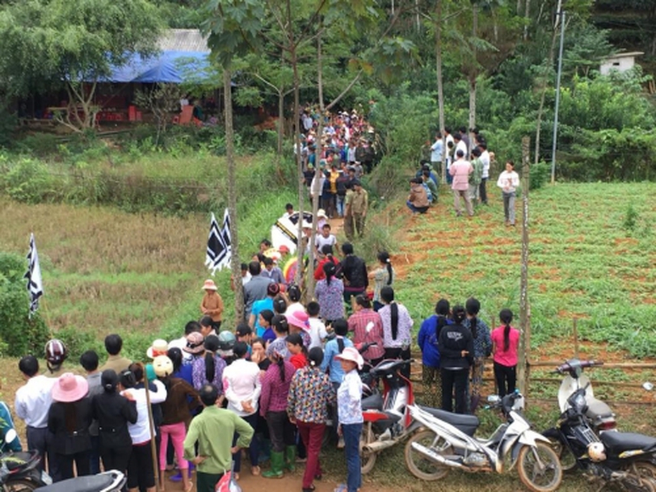 Thảm án Yên Bái: Ẩn tình khiến vợ không dám đến đưa tang chồng, con