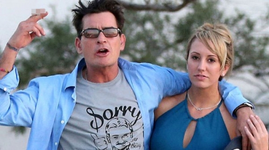 Ngôi sao Charlie Sheen liên tục bị 'tố' ép các người tình phá thai