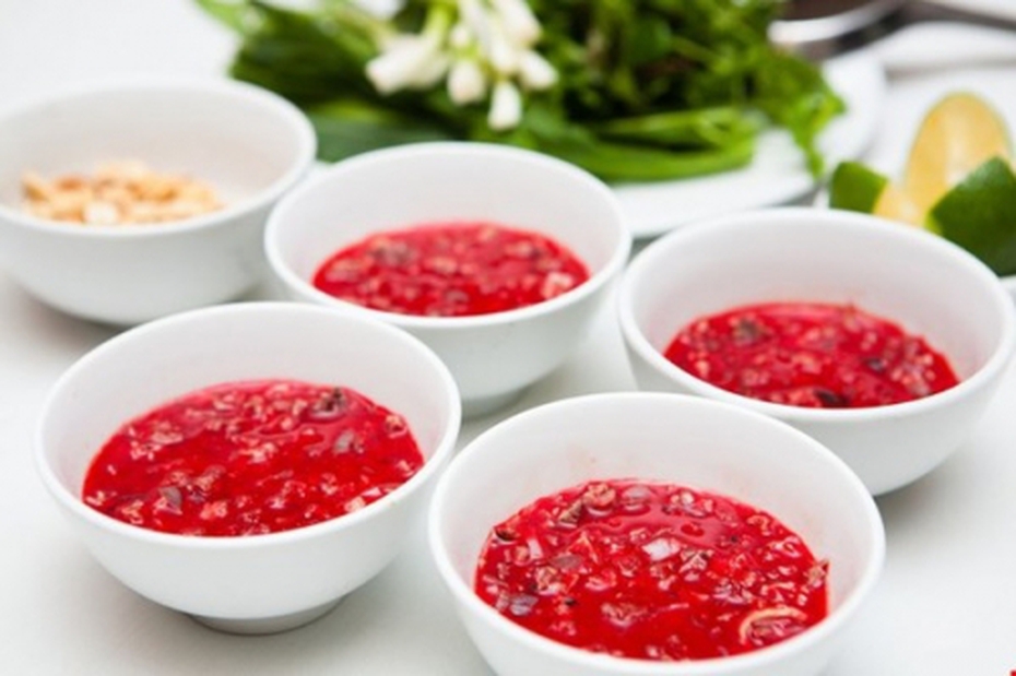Cận cảnh quy trình chế biến món tiết canh dơi chết người