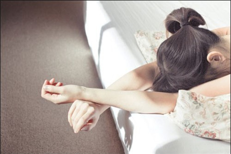 Trước mặt tôi, bạn gái toàn vào phòng xem phim đen và rên rỉ ‘tự xử'