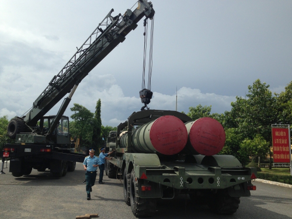 ThămTrung đoàn phòng không 93 trang bị tên lửa S-300 của Việt Nam