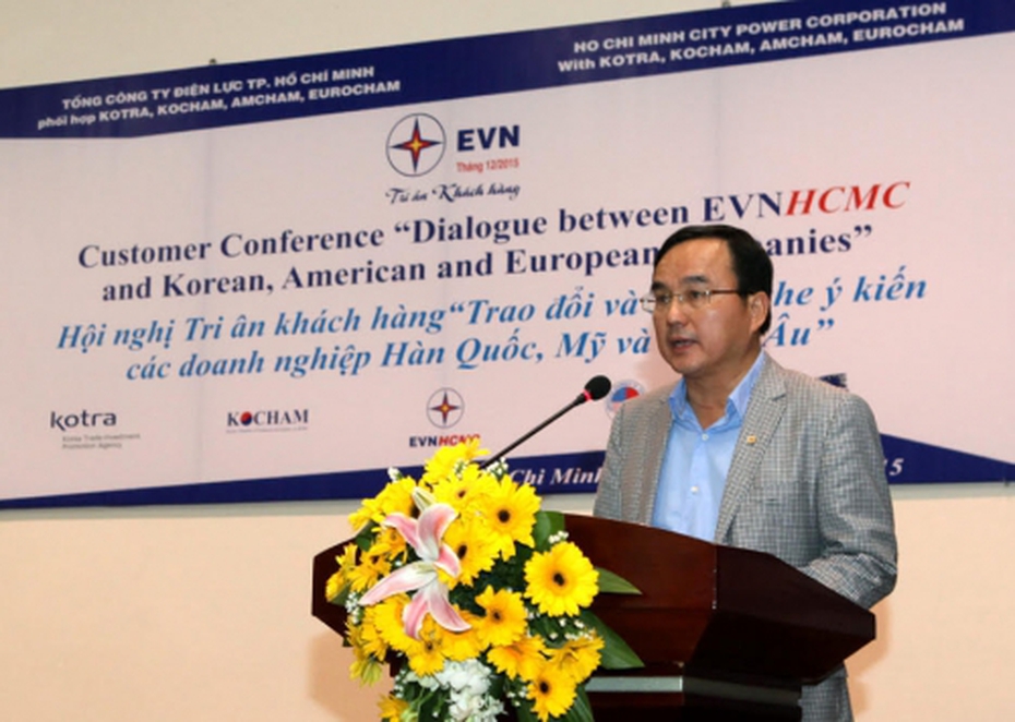 Chủ tịch EVN đối thoại với khách hàng ngành điện