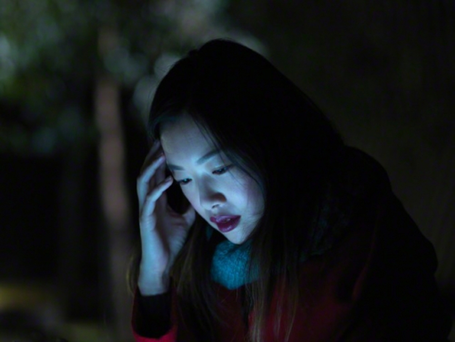 Cuộc gọi nhầm của vợ lúc 12 giờ đêm khiến tôi choáng váng