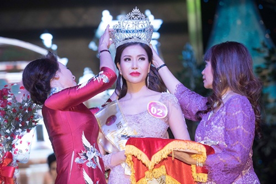 Người đẹp Lam Cúc đăng quang Hoa hậu doanh nhân thế giới người Việt