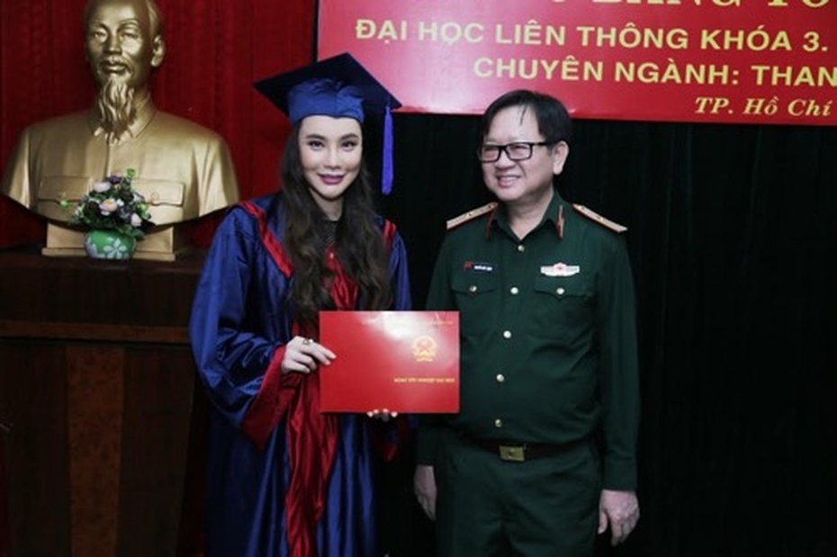Hồ Quỳnh Hương làm giảng viên ĐH Văn hóa Nghệ thuật Quân đội
