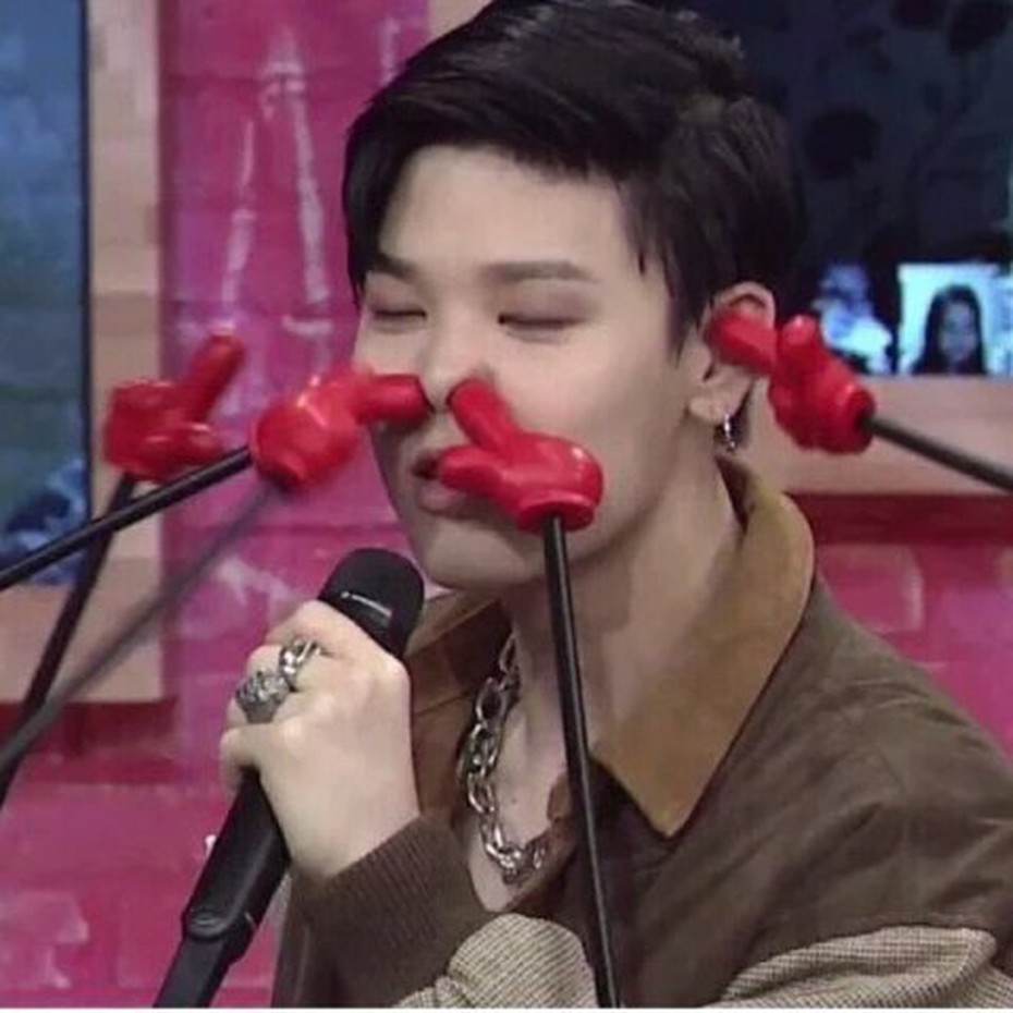 Cười nghiêng ngả khi ‘maknae' Kpop làm trò