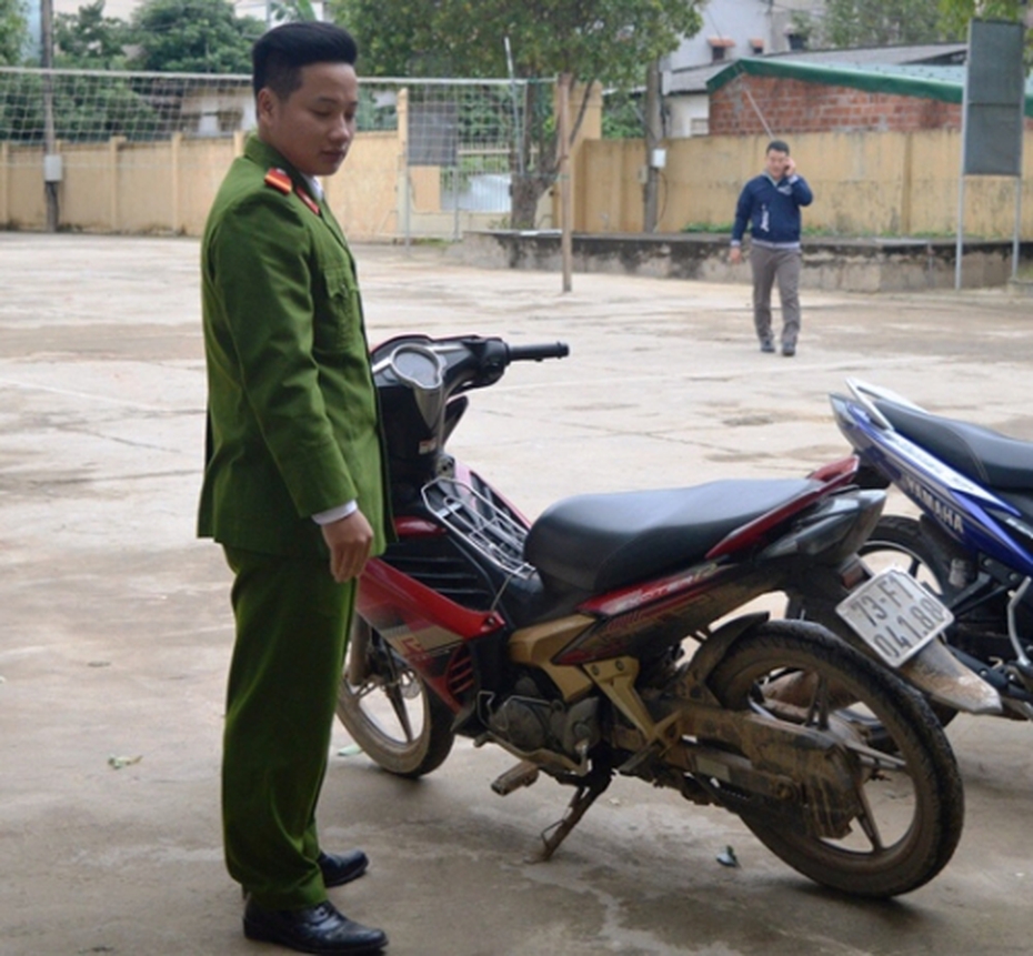 Tên trộm 'siêu đẳng' dùng vam phá khóa xe máy chưa đến 5 giây