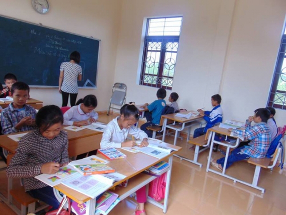 Giáo viên nhận thưởng Tết bằng... cân khoai, củ sắn