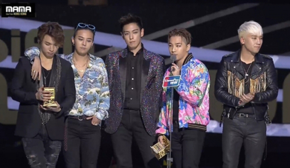 Soi hàng hiệu 'khủng' của Big Bang tại lễ trao giải ‘Golden Disk Awa
