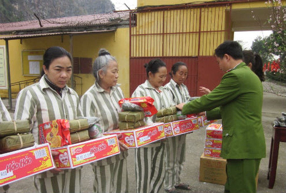 Mùa xuân sau cánh cổng trại giam