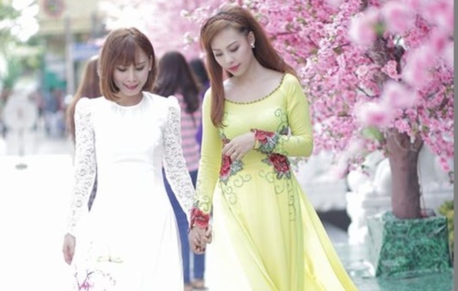 Chị em Đỗ Phương Thảo khoe sắc với áo dài đón Xuân