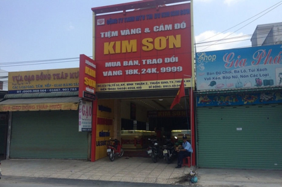 Vợ chồng chủ tiệm vàng thoát chết vì biết võ