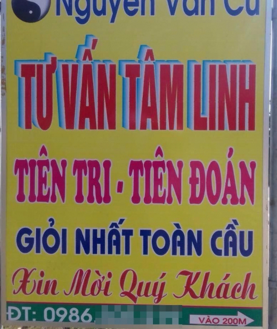 Đổ xô xem bói toán đầu năm, thầy bói được dịp 'hốt bạc'