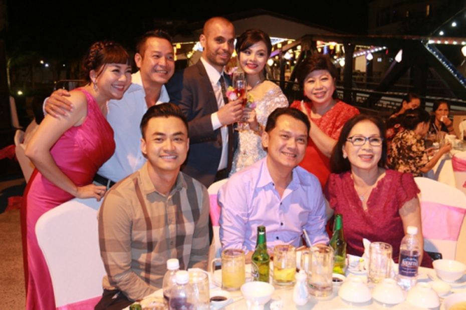 Xuân Thùy và ông xã hóa thân thành nông dân chính hiệu miền Tây