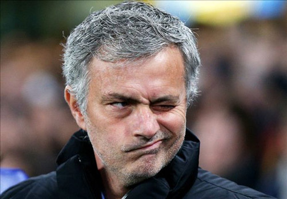 Thay Gary Neville, Valencia dùng lương khủng dụ Mourinho