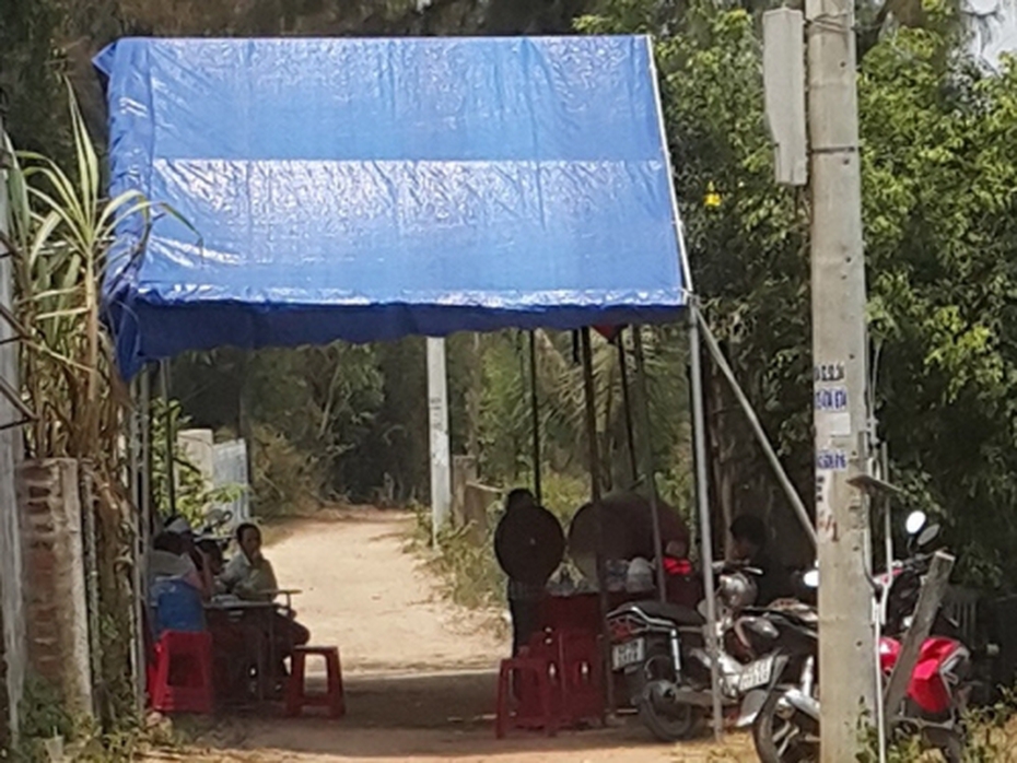Vụ con sát hại mẹ nuôi: Chồng treo bảng bán nhà sau khi vợ bị đâm