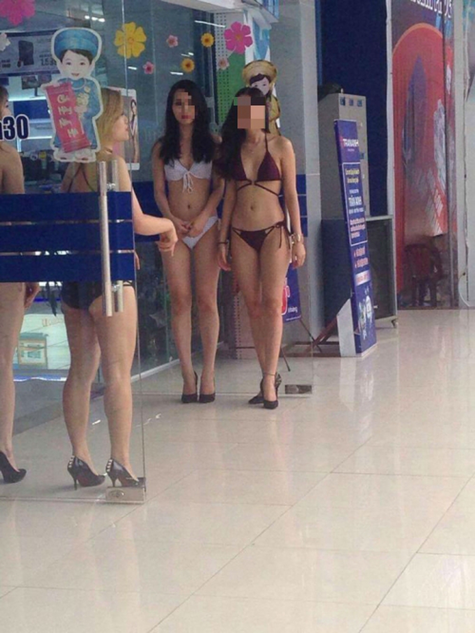 Chân dài mặc bikini: Trần Anh nói để 'giáo dục giới tính'