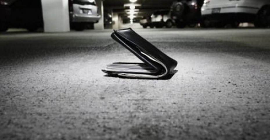 Bị phạt 7,5 triệu đồng vì nhặt được ví rơi nhưng không trả lại