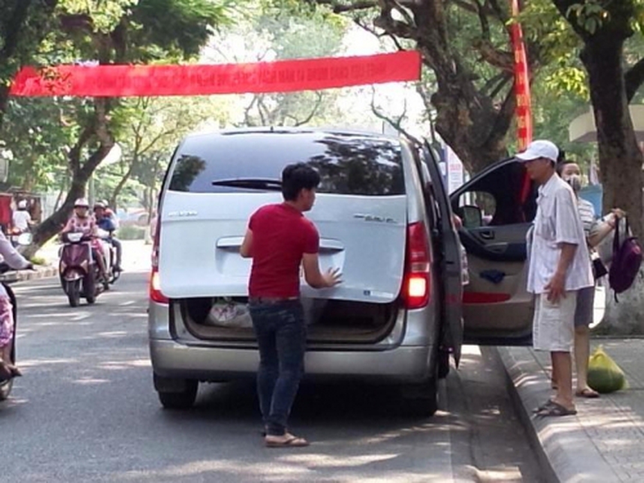 Hãi hùng 'xe dù, bến cóc' ngay trong thành phố Huế