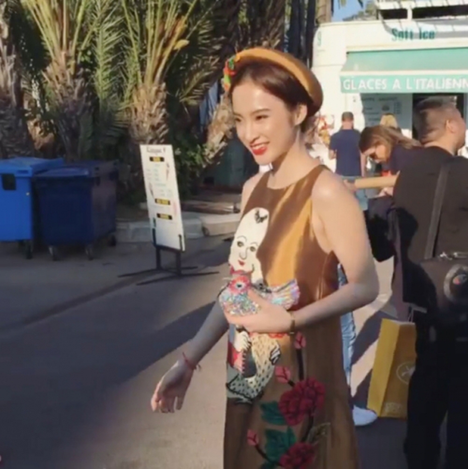 Thảm đỏ LHP Cannes: Angela Phương Trinh như mang bầu vì váy suông