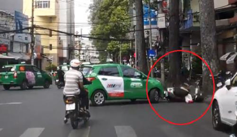 Video: Những kiểu quay đầu bất ngờ, gây tai nạn cho người đi đường