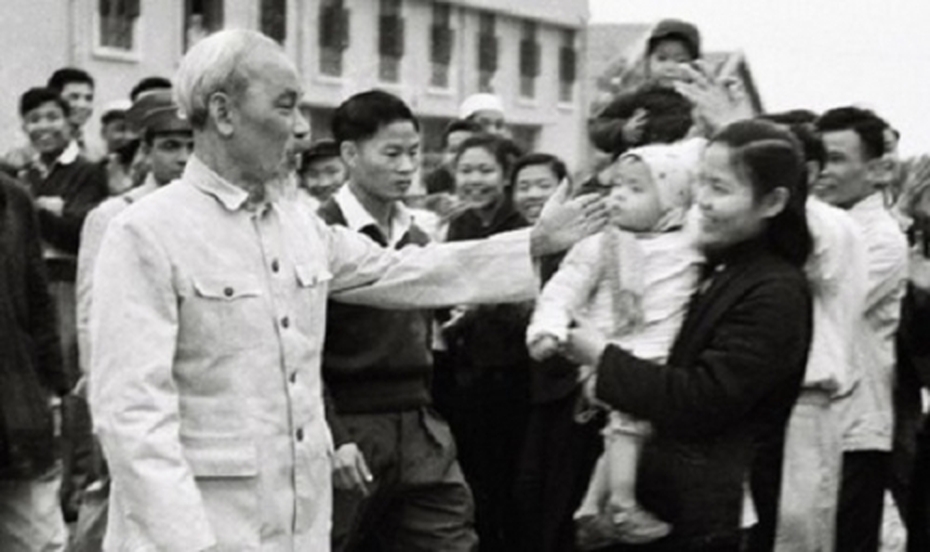 Học Bác là phải lắng nghe, phục vụ nhân dân