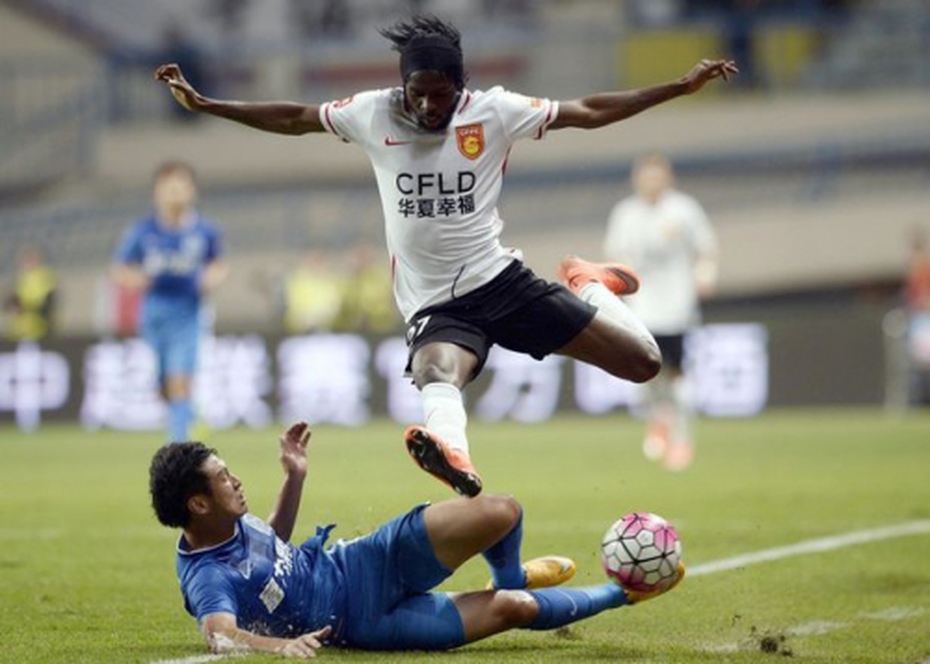 Video: Gervinho lại solo ghi bàn như chỗ không người tại Trung Quốc