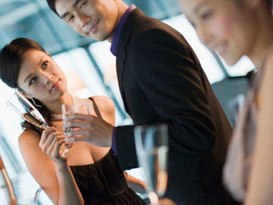 Chồng ngả vào lòng gái lạ vì vợ… quá giỏi