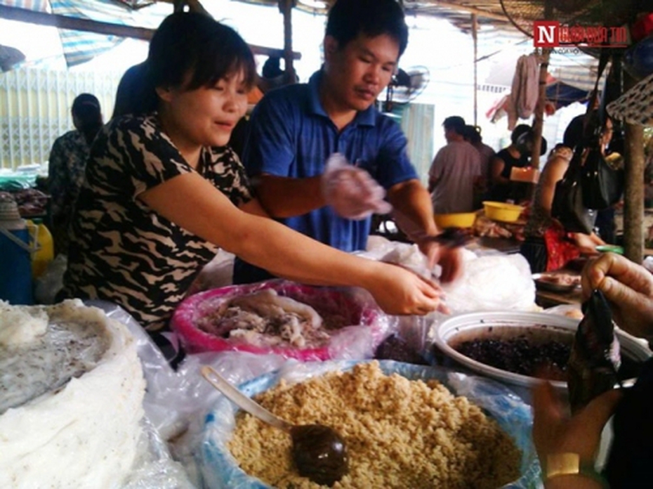 Theo chân bà nội trợ sắm Tết Đoan Ngọ: mùng 4 đã cháy hàng nếp cẩm